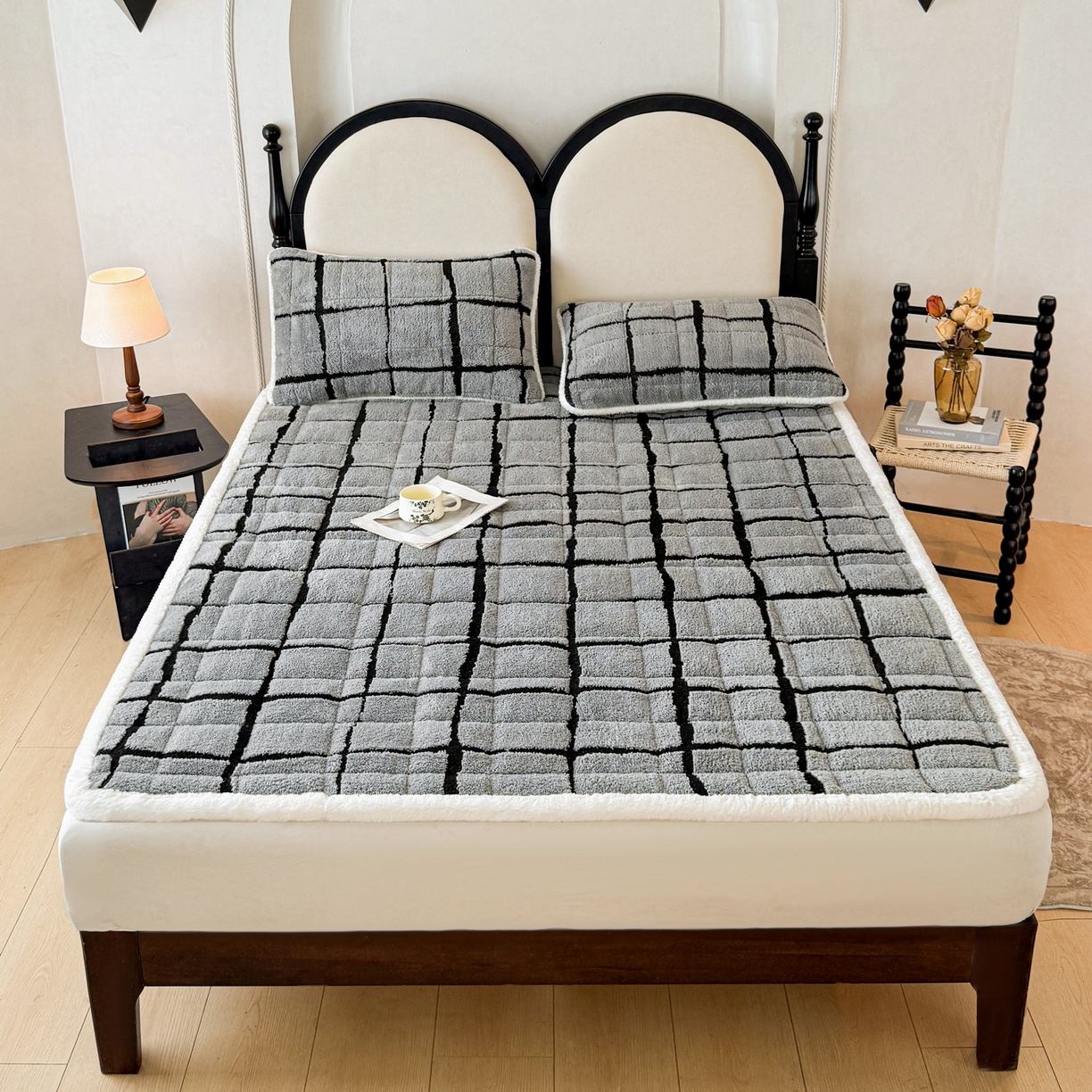 91家纺网 家纺一手货源 找家纺 LIFE.丽芙 2025秋冬新款色纱提花舒棉绒加厚夹棉床垫床护垫单件简约床褥床垫子三件套 格调-灰色