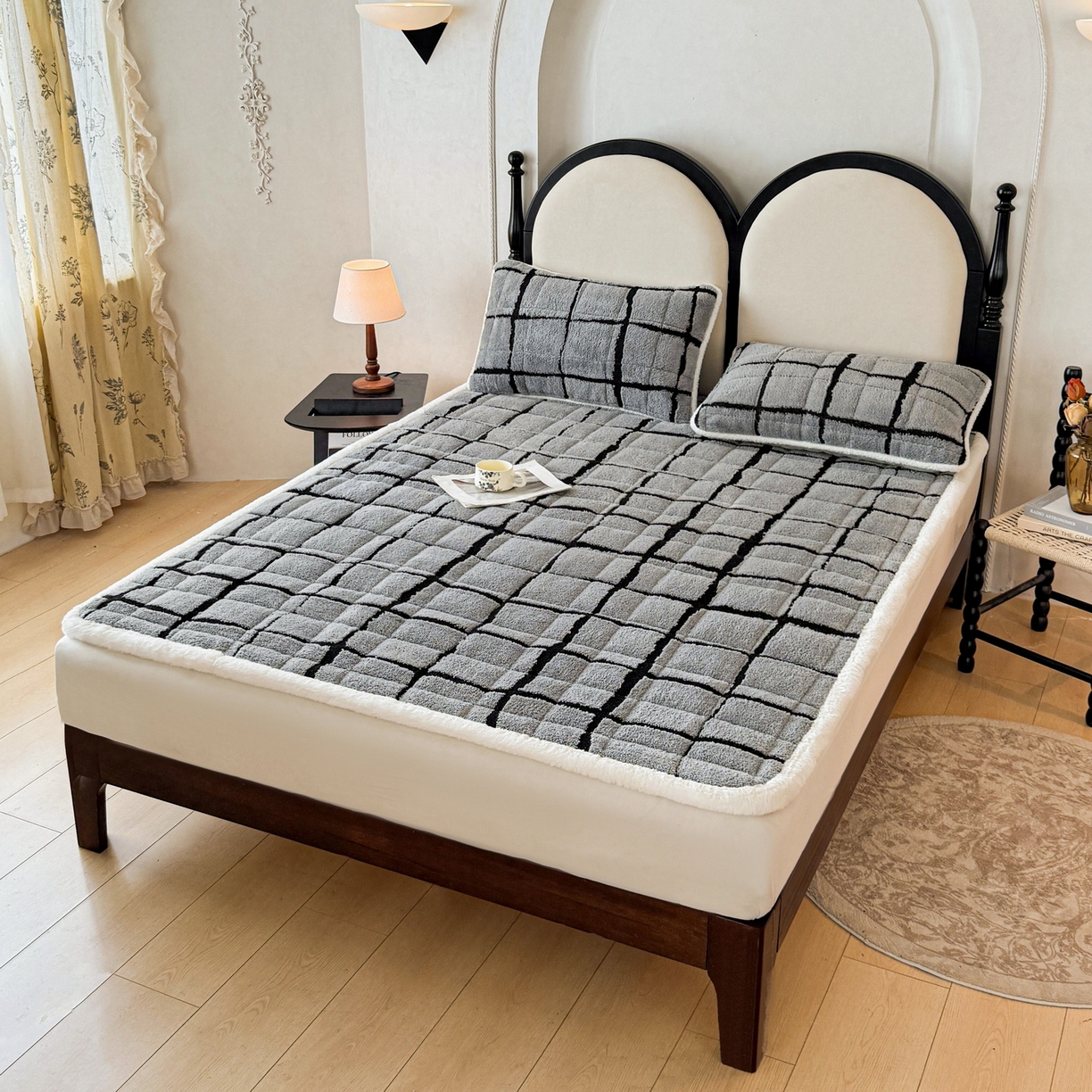 91家纺网 家纺一手货源 找家纺 LIFE.丽芙 2025秋冬新款色纱提花舒棉绒加厚夹棉床垫床护垫单件简约床褥床垫子三件套 格调-灰色