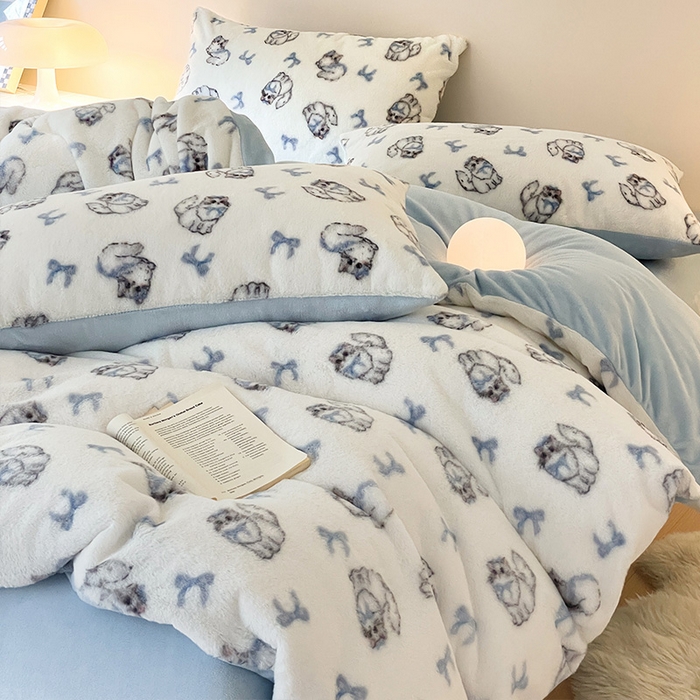 91家纺网 家纺一手货源 找家纺 安哆啦家纺 2025新款高克重兔毛绒印花牛奶绒四件套 精致猫