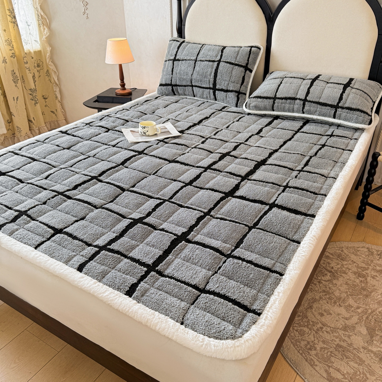 91家纺网 家纺一手货源 找家纺 LIFE.丽芙 2025秋冬新款色纱提花舒棉绒加厚夹棉床垫床护垫单件简约床褥床垫子三件套 格调-灰色