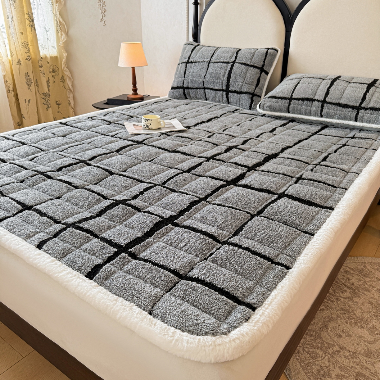 91家纺网 家纺一手货源 找家纺 LIFE.丽芙 2025秋冬新款色纱提花舒棉绒加厚夹棉床垫床护垫单件简约床褥床垫子三件套 格调-灰色