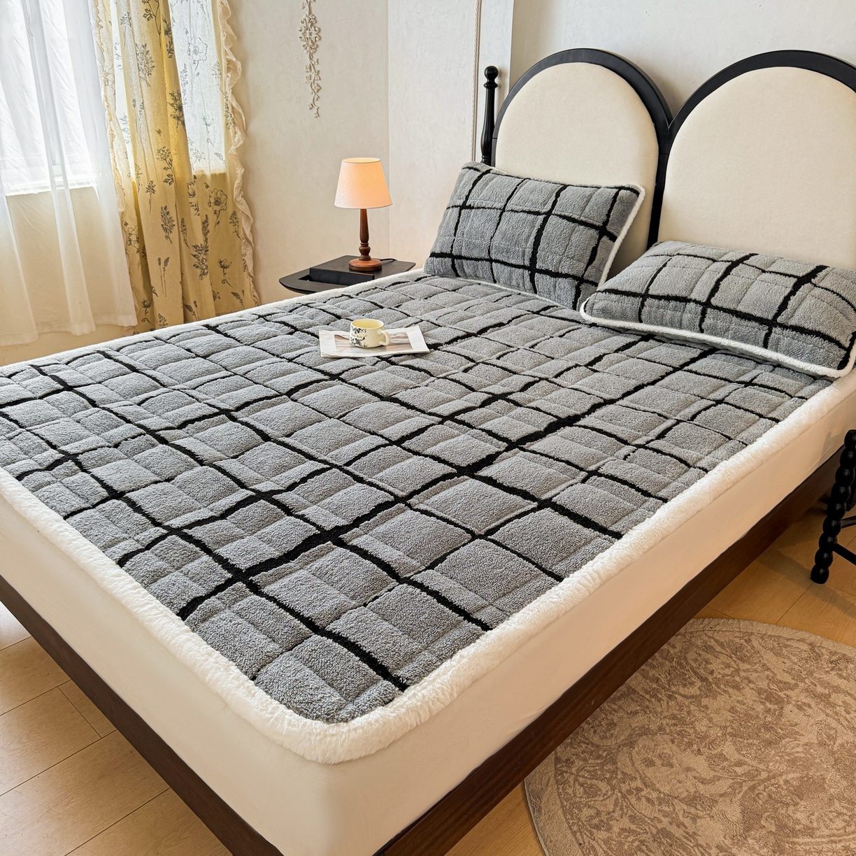 91家纺网 家纺一手货源 找家纺 LIFE.丽芙 2025秋冬新款色纱提花舒棉绒加厚夹棉床垫床护垫单件简约床褥床垫子三件套 格调-灰色