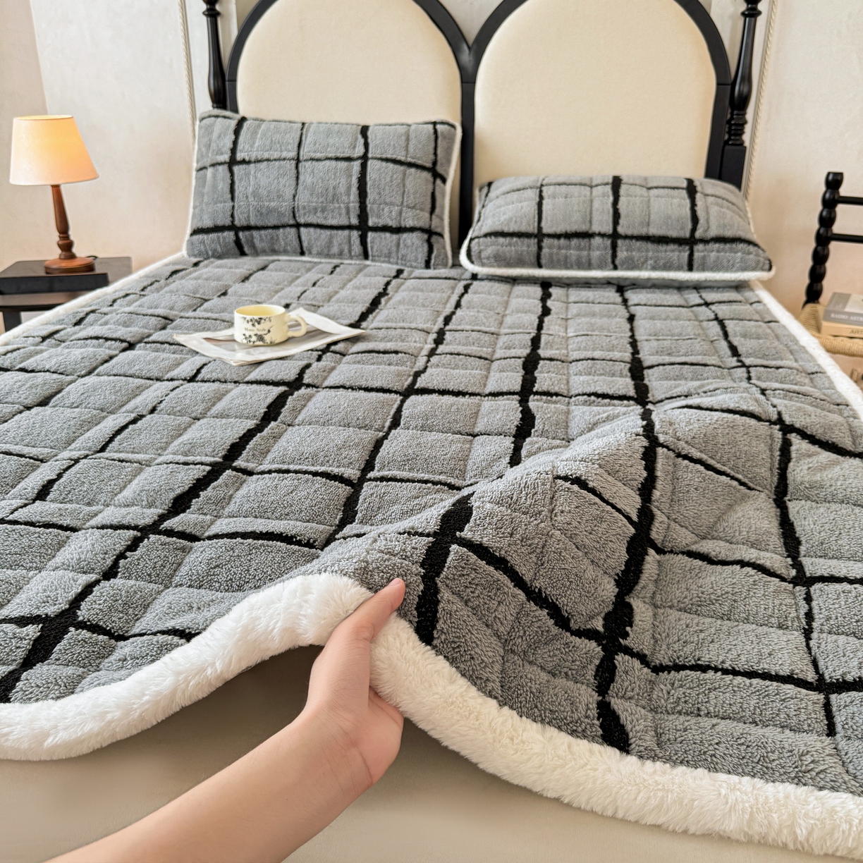 91家纺网 家纺一手货源 找家纺 LIFE.丽芙 2025秋冬新款色纱提花舒棉绒加厚夹棉床垫床护垫单件简约床褥床垫子三件套 格调-灰色