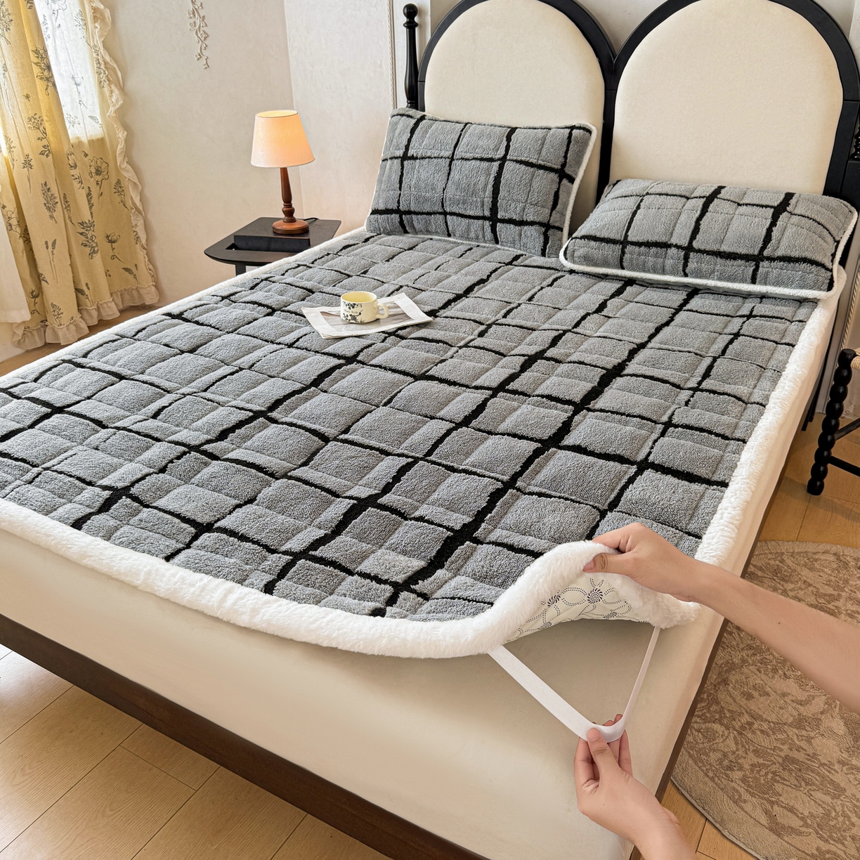 91家纺网 家纺一手货源 找家纺 LIFE.丽芙 2025秋冬新款色纱提花舒棉绒加厚夹棉床垫床护垫单件简约床褥床垫子三件套 格调-灰色