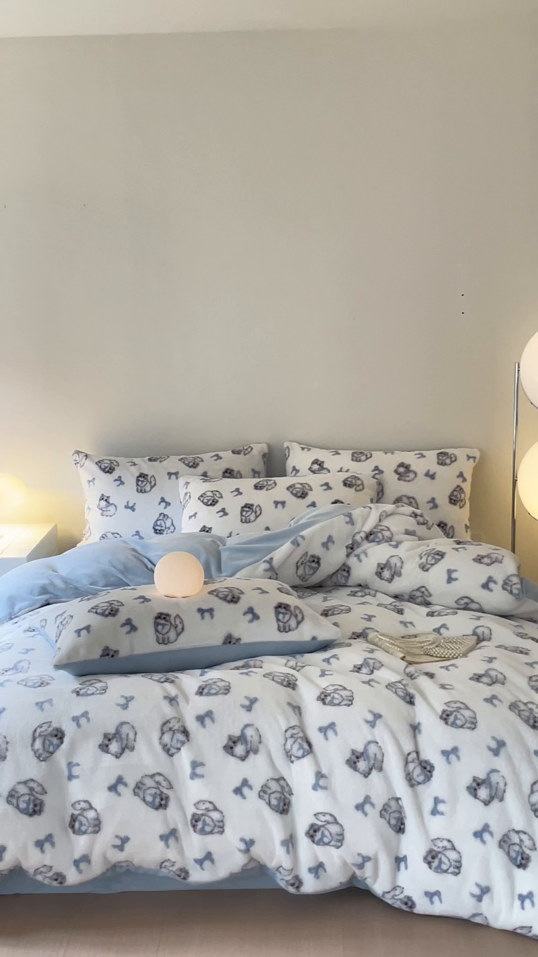 91家纺网 家纺一手货源 找家纺 安哆啦家纺 2025新款高克重兔毛绒印花牛奶绒四件套 精致猫