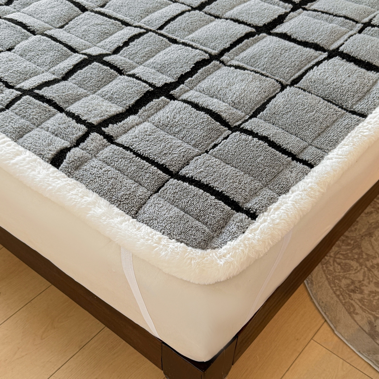 91家纺网 家纺一手货源 找家纺 LIFE.丽芙 2025秋冬新款色纱提花舒棉绒加厚夹棉床垫床护垫单件简约床褥床垫子三件套 格调-灰色