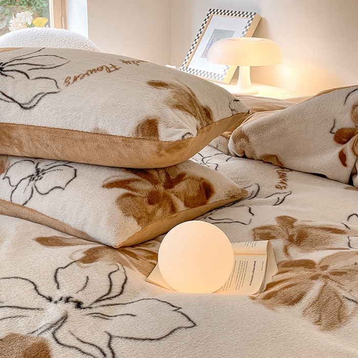 91家纺网 家纺一手货源 找家纺 安哆啦家纺 2025新款高克重兔毛绒印花牛奶绒四件套 空谷幽兰