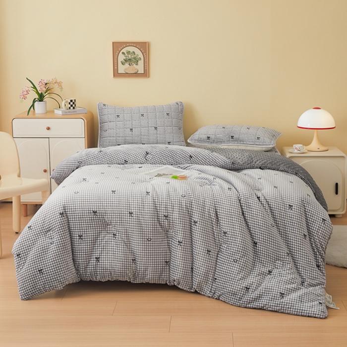 91家纺网 家纺一手货源 找家纺 柏薇 2025新款A类牛奶绒豆豆绒加厚冬被被子被芯 灰色蝴蝶结