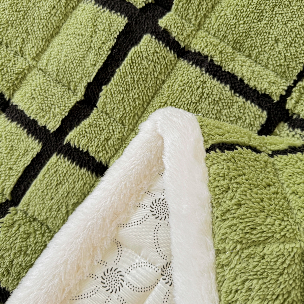 91家纺网 家纺一手货源 找家纺 LIFE.丽芙 2025秋冬新款色纱提花舒棉绒加厚夹棉床垫床护垫单件简约床褥床垫子三件套 格调-草绿