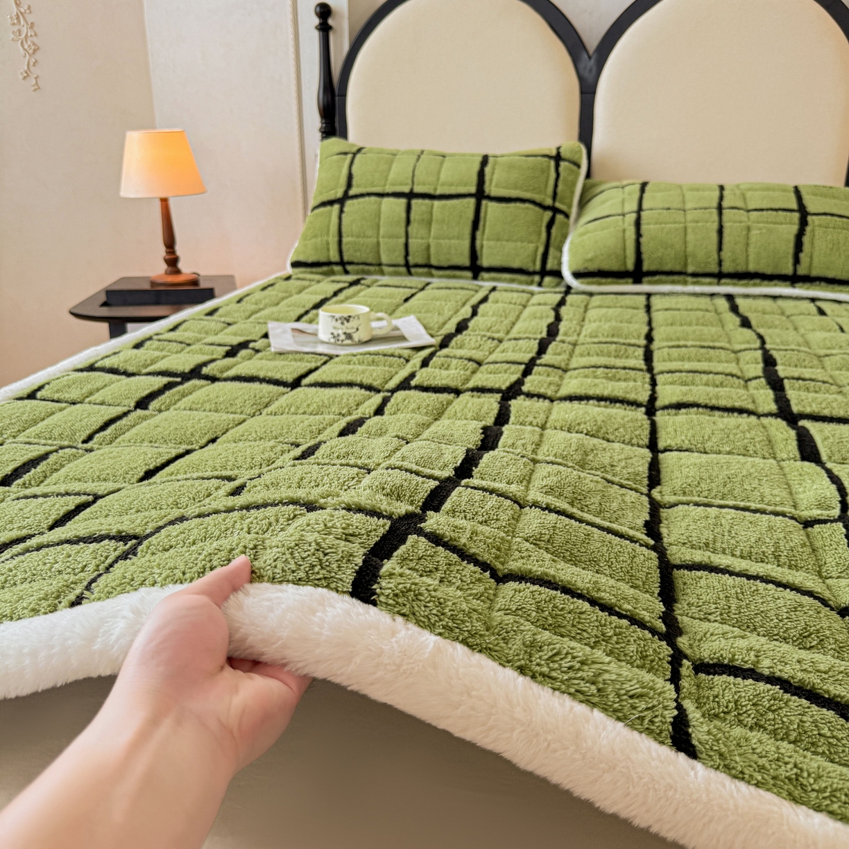 91家纺网 家纺一手货源 找家纺 LIFE.丽芙 2025秋冬新款色纱提花舒棉绒加厚夹棉床垫床护垫单件简约床褥床垫子三件套 格调-草绿