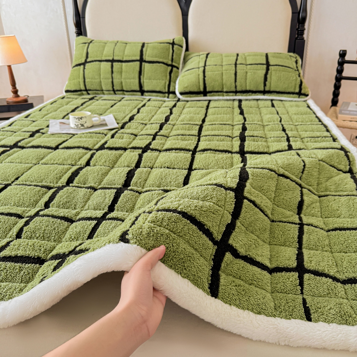 91家纺网 家纺一手货源 找家纺 LIFE.丽芙 2025秋冬新款色纱提花舒棉绒加厚夹棉床垫床护垫单件简约床褥床垫子三件套 格调-草绿