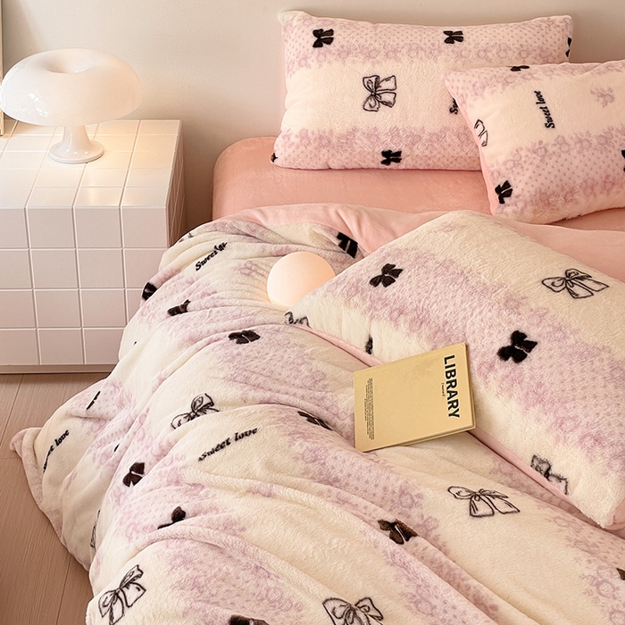 91家纺网 家纺一手货源 找家纺 安哆啦家纺 2025新款高克重兔毛绒印花牛奶绒四件套 蕾丝蝴蝶结