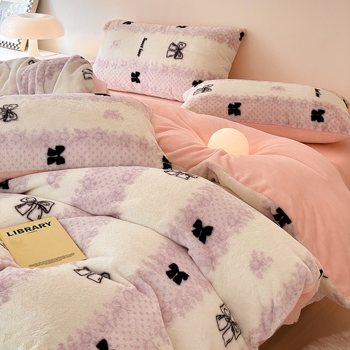 91家纺网 家纺一手货源 找家纺 安哆啦家纺 2025新款高克重兔毛绒印花牛奶绒四件套 蕾丝蝴蝶结