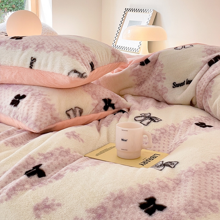 91家纺网 家纺一手货源 找家纺 安哆啦家纺 2025新款高克重兔毛绒印花牛奶绒四件套 蕾丝蝴蝶结