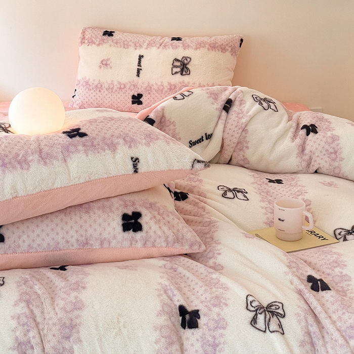 91家纺网 家纺一手货源 找家纺 安哆啦家纺 2025新款高克重兔毛绒印花牛奶绒四件套 蕾丝蝴蝶结