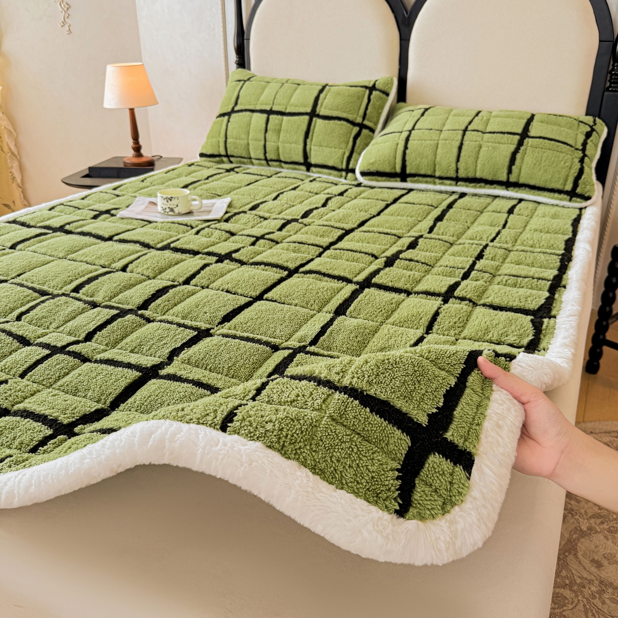 91家纺网 家纺一手货源 找家纺 LIFE.丽芙 2025秋冬新款色纱提花舒棉绒加厚夹棉床垫床护垫单件简约床褥床垫子三件套 格调-草绿