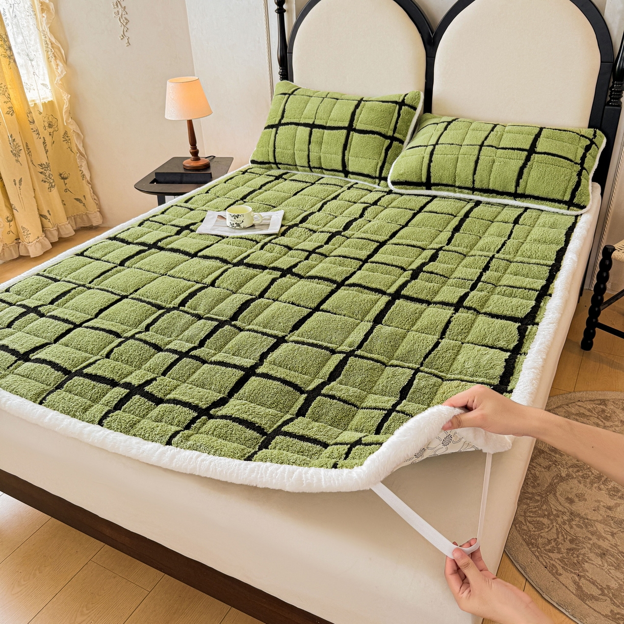 91家纺网 家纺一手货源 找家纺 LIFE.丽芙 2025秋冬新款色纱提花舒棉绒加厚夹棉床垫床护垫单件简约床褥床垫子三件套 格调-草绿