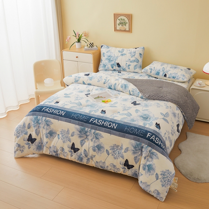 91家纺网 家纺一手货源 找家纺 柏薇 2025新款A类牛奶绒豆豆绒加厚冬被被子被芯 青花蝴蝶