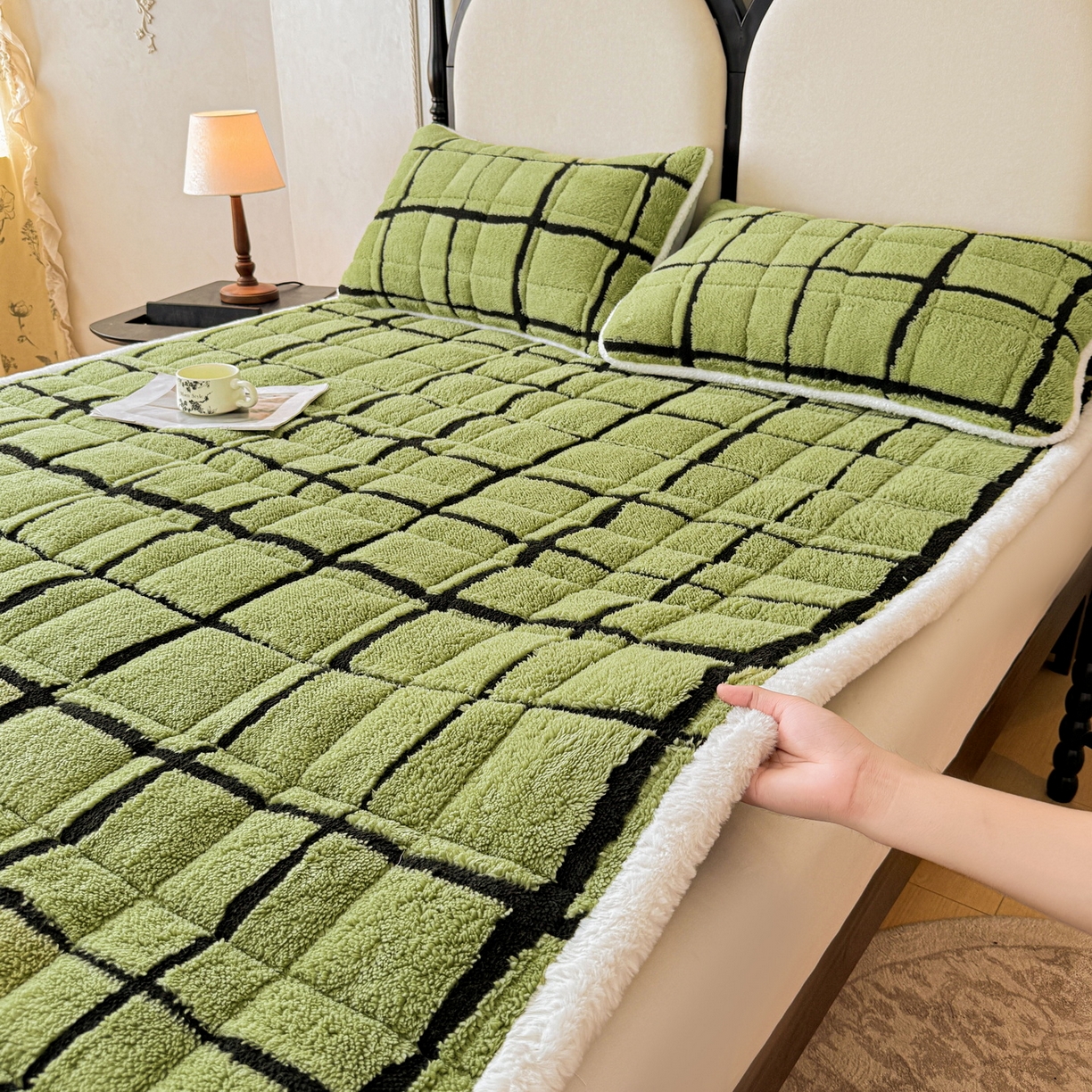 91家纺网 家纺一手货源 找家纺 LIFE.丽芙 2025秋冬新款色纱提花舒棉绒加厚夹棉床垫床护垫单件简约床褥床垫子三件套 格调-草绿