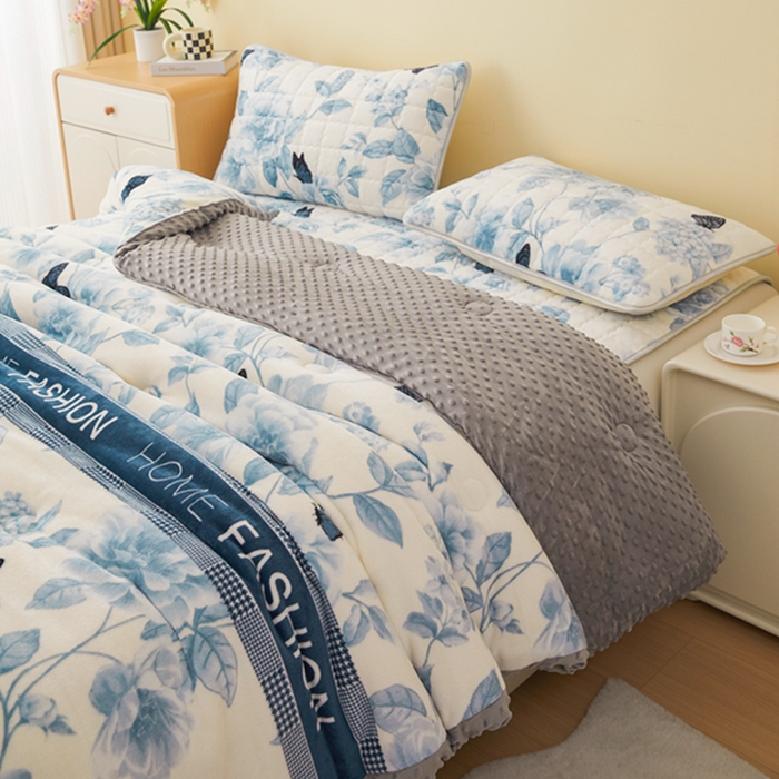 91家纺网 家纺一手货源 找家纺 柏薇 2025新款A类牛奶绒豆豆绒加厚冬被被子被芯 青花蝴蝶