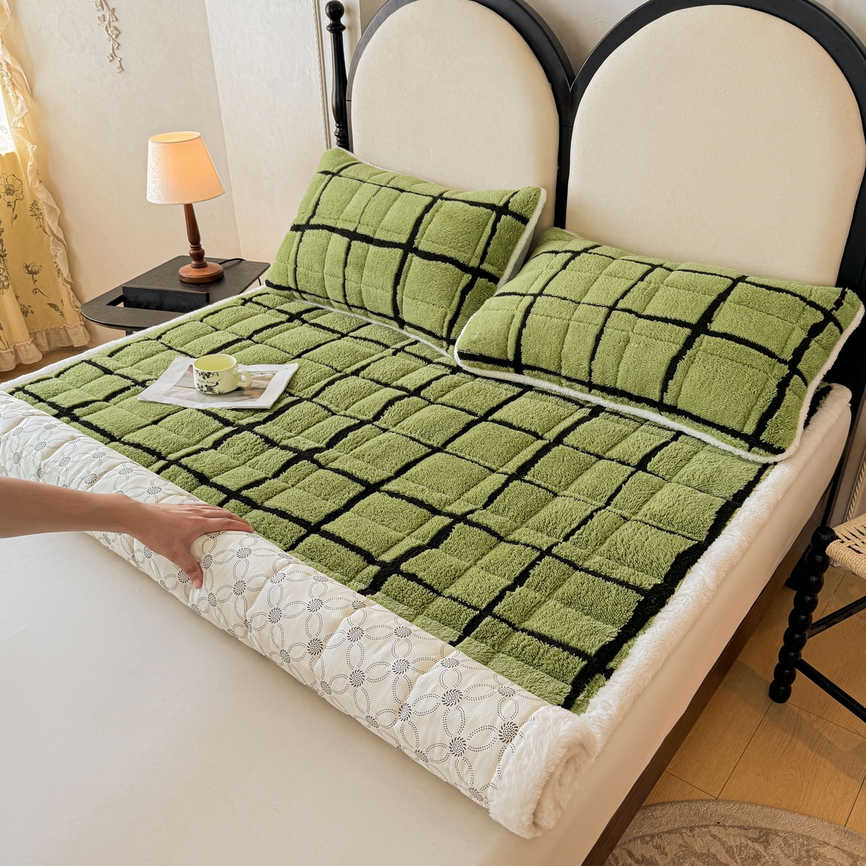 91家纺网 家纺一手货源 找家纺 LIFE.丽芙 2025秋冬新款色纱提花舒棉绒加厚夹棉床垫床护垫单件简约床褥床垫子三件套 格调-草绿