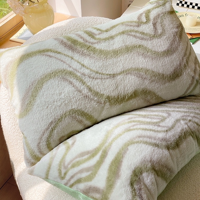 91家纺网 家纺一手货源 找家纺 安哆啦家纺 2025新款高克重兔毛绒印花牛奶绒四件套 绿意