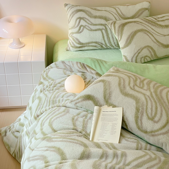 91家纺网 家纺一手货源 找家纺 安哆啦家纺 2025新款高克重兔毛绒印花牛奶绒四件套 绿意