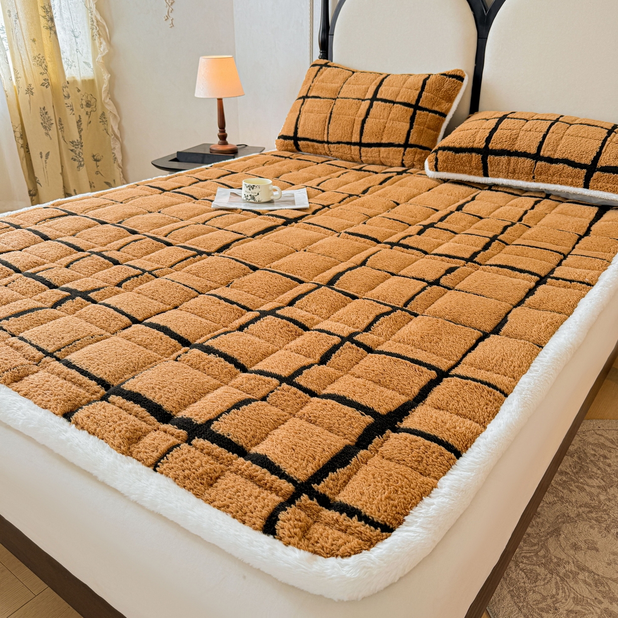 91家纺网 家纺一手货源 找家纺 LIFE.丽芙 2025秋冬新款色纱提花舒棉绒加厚夹棉床垫床护垫单件简约床褥床垫子三件套 格调-黄棕