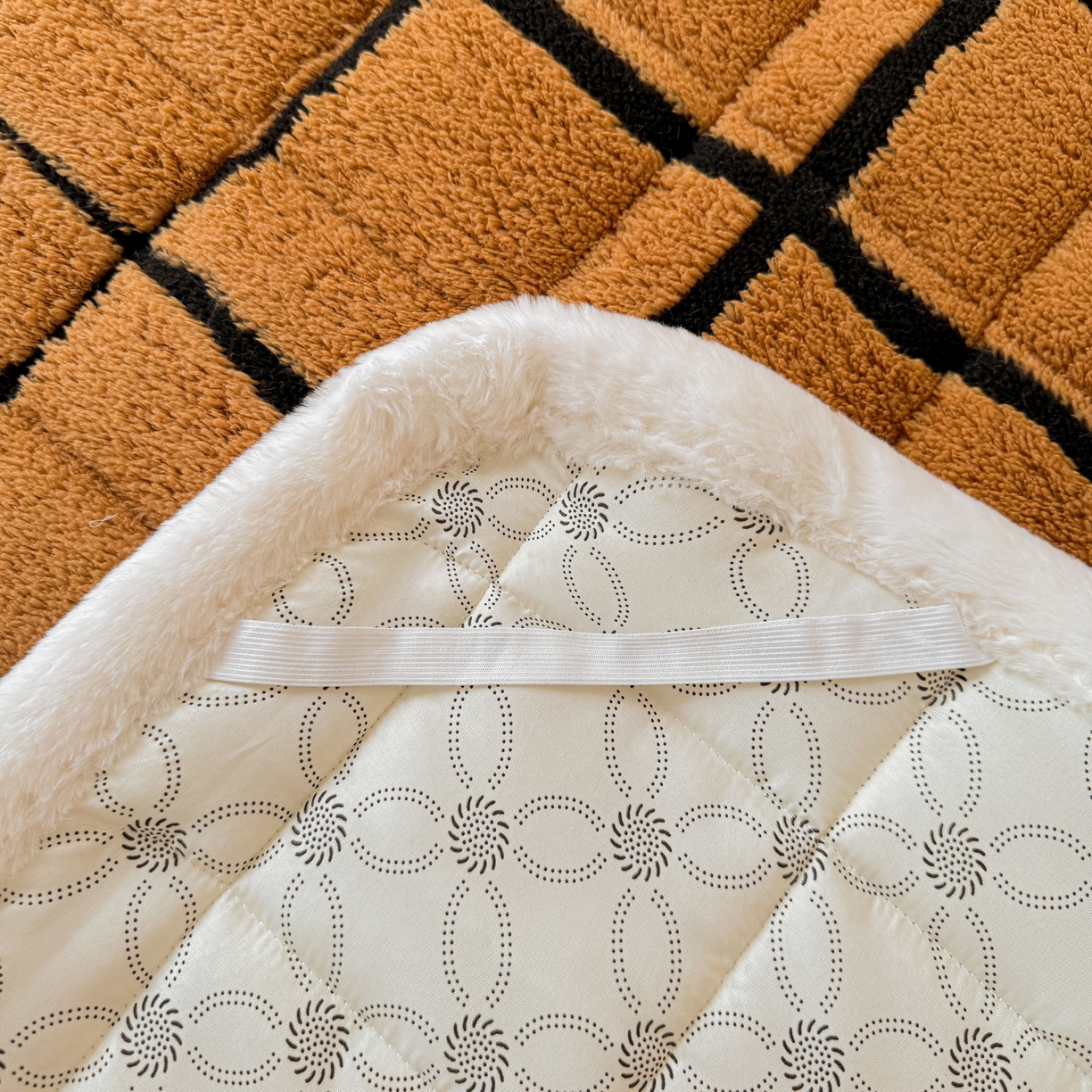 91家纺网 家纺一手货源 找家纺 LIFE.丽芙 2025秋冬新款色纱提花舒棉绒加厚夹棉床垫床护垫单件简约床褥床垫子三件套 格调-黄棕