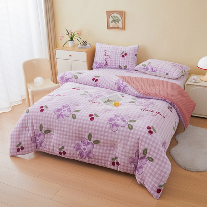 91家纺网 家纺一手货源 找家纺 柏薇 2025新款A类牛奶绒豆豆绒加厚冬被被子被芯 粉紫梅花