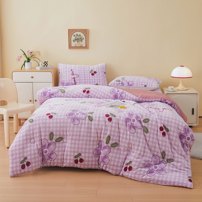 91家纺网 家纺一手货源 找家纺 柏薇 2025新款A类牛奶绒豆豆绒加厚冬被被子被芯 粉紫梅花