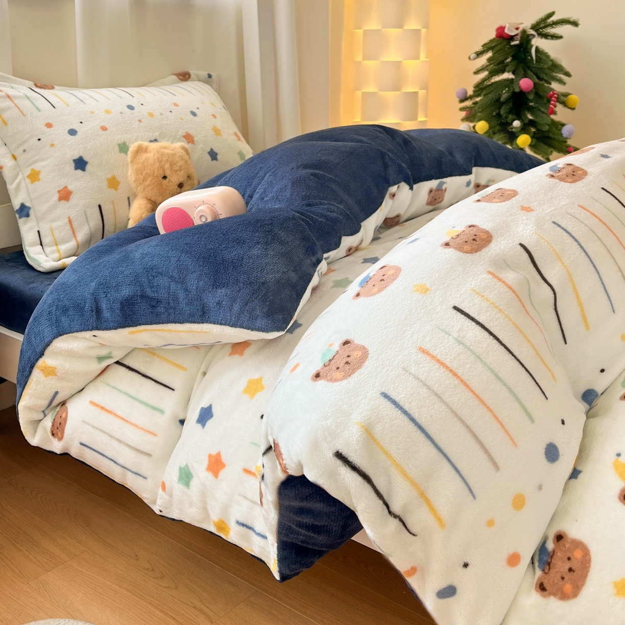 91家纺网 家纺一手货源 找家纺 寻米 2025新款高克重加厚保暖牛奶绒床笠-宿舍图 小熊维尼