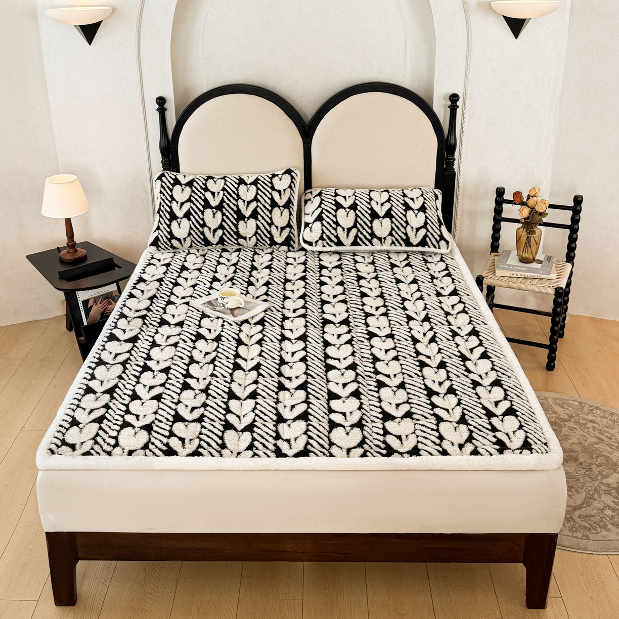 91家纺网 家纺一手货源 找家纺 LIFE.丽芙 2025秋冬新款色纱提花舒棉绒加厚夹棉床垫床护垫单件简约床褥床垫子三件套 郁金香-黑白