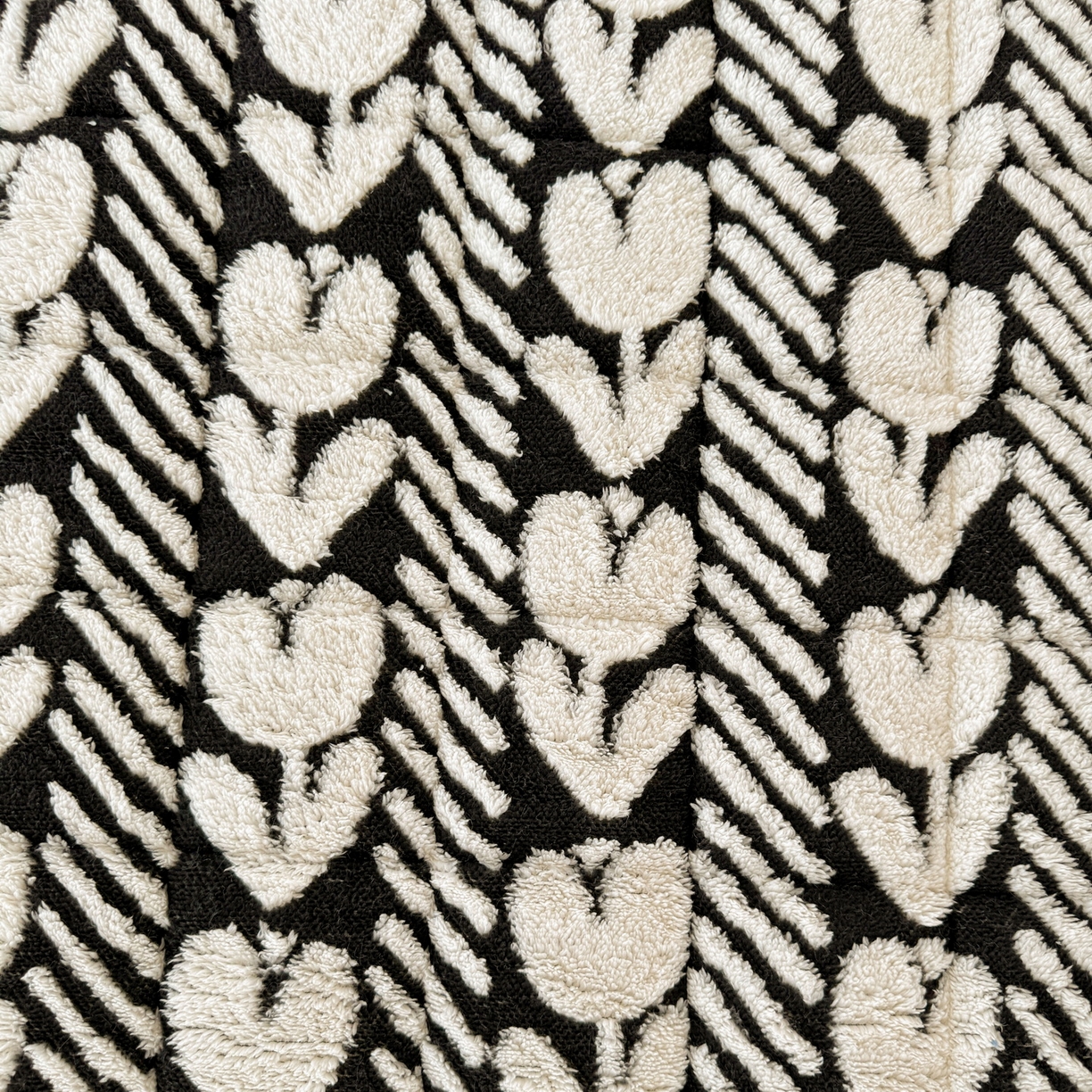 91家纺网 家纺一手货源 找家纺 LIFE.丽芙 2025秋冬新款色纱提花舒棉绒加厚夹棉床垫床护垫单件简约床褥床垫子三件套 郁金香-黑白