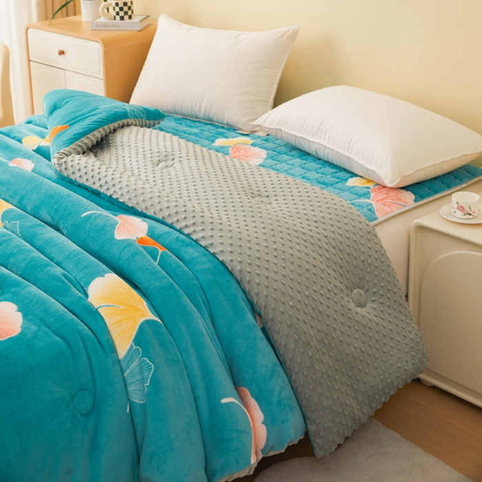 91家纺网 家纺一手货源 找家纺 柏薇 2025新款A类牛奶绒豆豆绒加厚冬被被子被芯 银杏叶