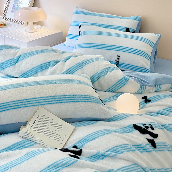 91家纺网 家纺一手货源 找家纺 安哆啦家纺 2025新款高克重兔毛绒印花牛奶绒四件套 条纹熊猫