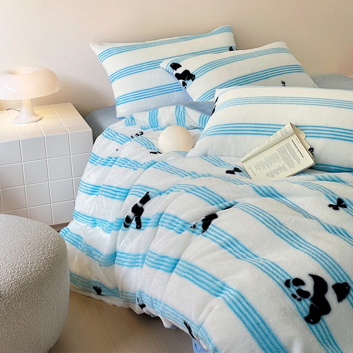 91家纺网 家纺一手货源 找家纺 安哆啦家纺 2025新款高克重兔毛绒印花牛奶绒四件套 条纹熊猫