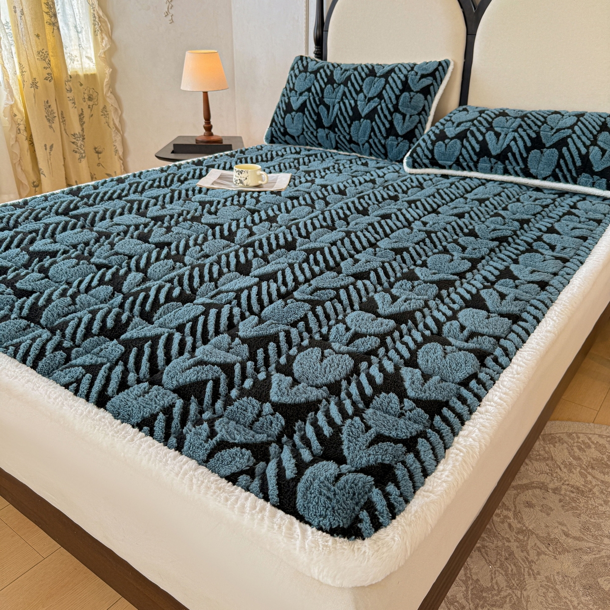 91家纺网 家纺一手货源 找家纺 LIFE.丽芙 2025秋冬新款色纱提花舒棉绒加厚夹棉床垫床护垫单件简约床褥床垫子三件套 郁金香-蓝灰