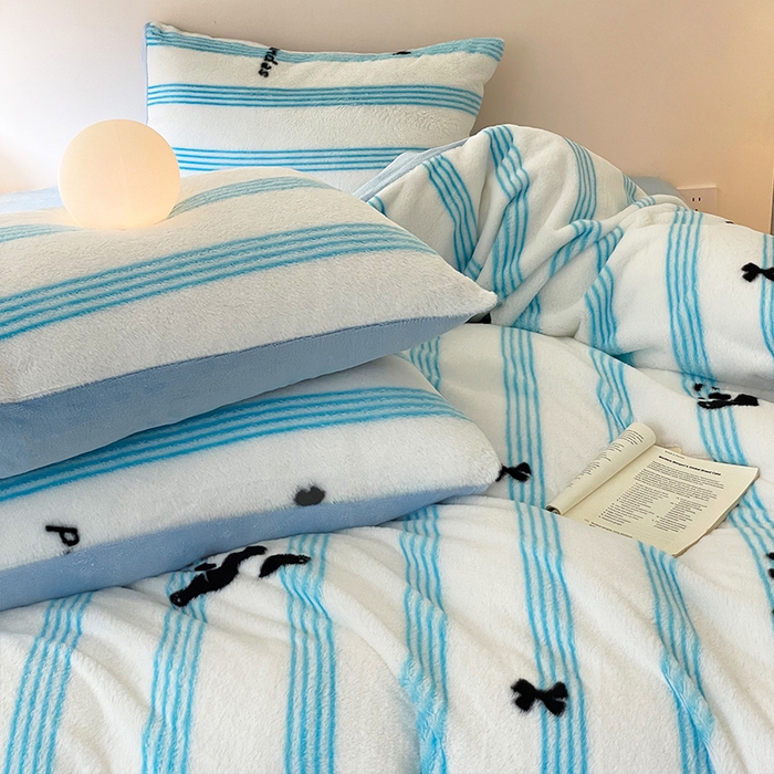 91家纺网 家纺一手货源 找家纺 安哆啦家纺 2025新款高克重兔毛绒印花牛奶绒四件套 条纹熊猫