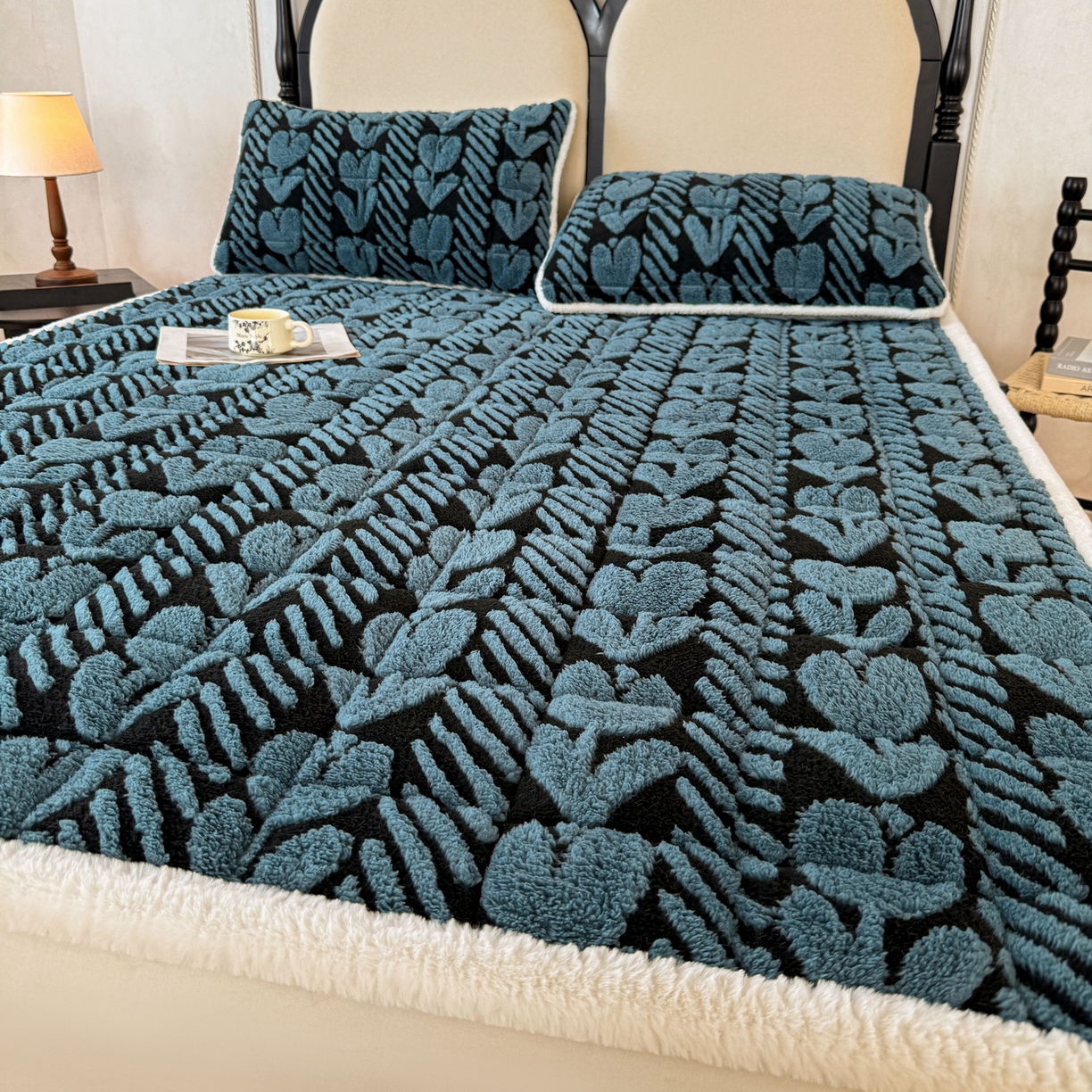 91家纺网 家纺一手货源 找家纺 LIFE.丽芙 2025秋冬新款色纱提花舒棉绒加厚夹棉床垫床护垫单件简约床褥床垫子三件套 郁金香-蓝灰