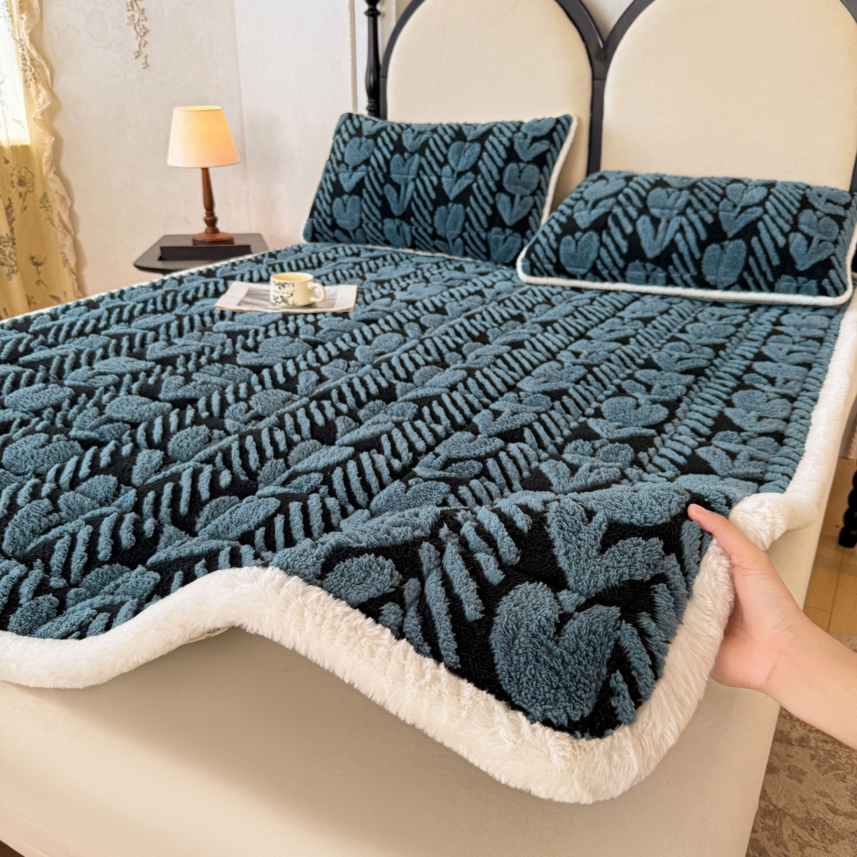 91家纺网 家纺一手货源 找家纺 LIFE.丽芙 2025秋冬新款色纱提花舒棉绒加厚夹棉床垫床护垫单件简约床褥床垫子三件套 郁金香-蓝灰