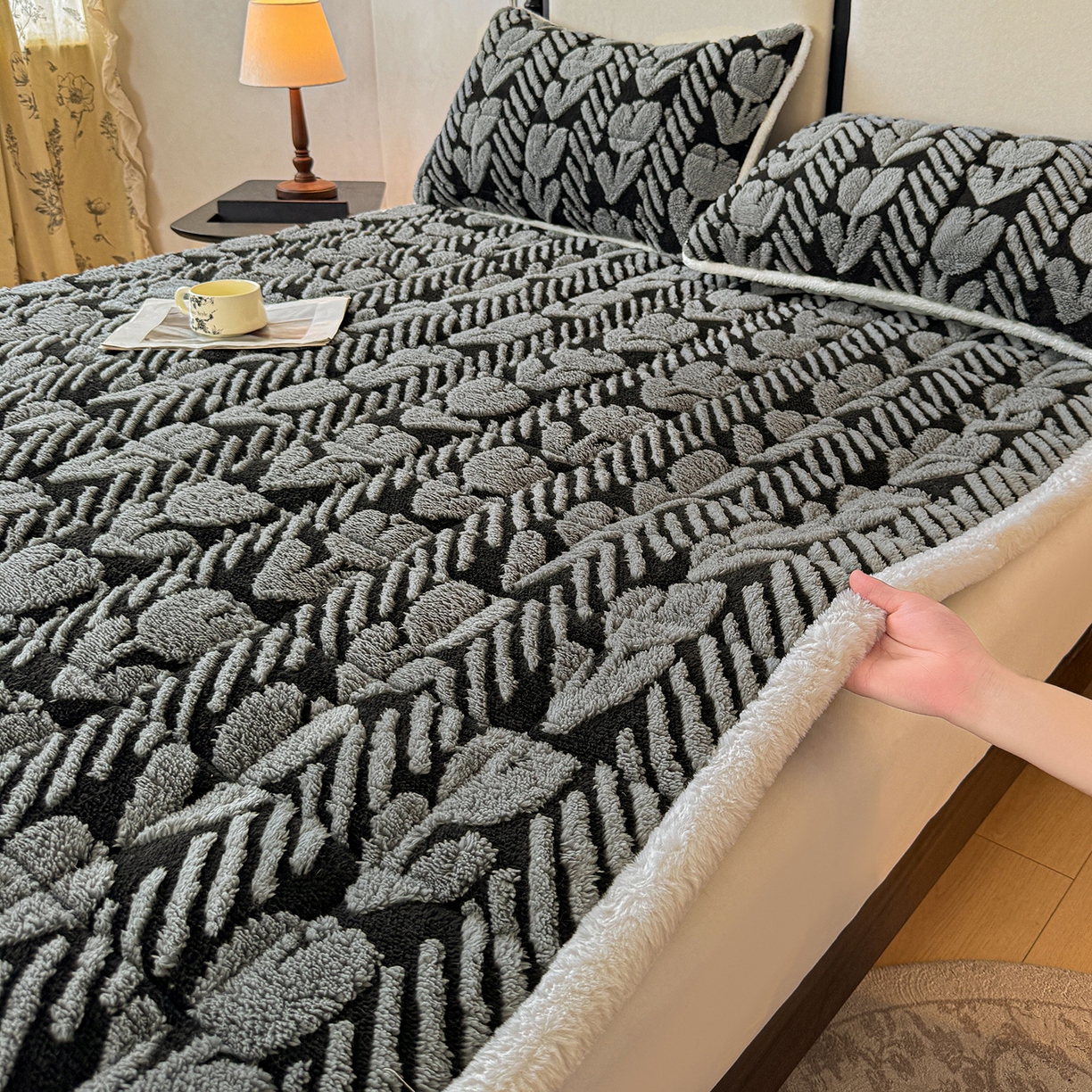 LIFE.丽芙 2025秋冬新款色纱提花舒棉绒加厚夹棉床垫床护垫单件简约床褥床垫子三件套 郁金香-灰色