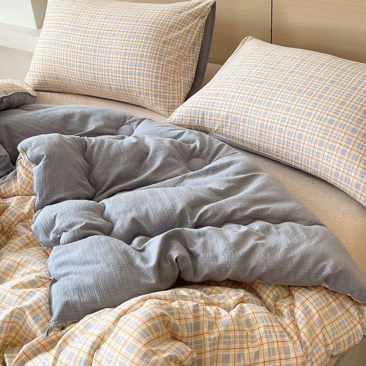 91家纺网 家纺一手货源 找家纺 梵克保罗 2025秋冬新款10A抗菌云格子春秋被冬被被芯跨境外贸 灰黄格