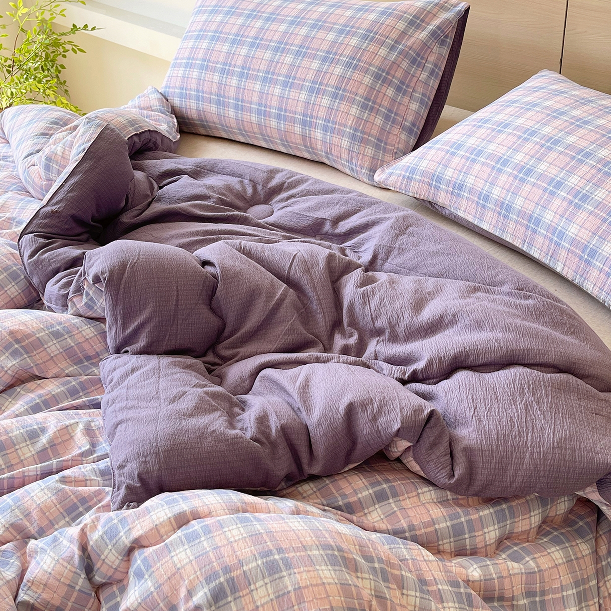 91家纺网 家纺一手货源 找家纺 梵克保罗 2025秋冬新款10A抗菌云格子春秋被冬被被芯跨境外贸 紫粉格