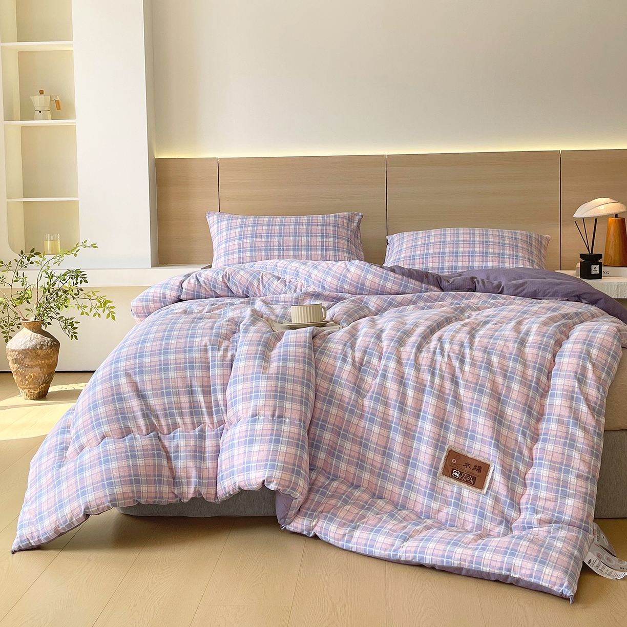 91家纺网 家纺一手货源 找家纺 梵克保罗 2025秋冬新款10A抗菌云格子春秋被冬被被芯跨境外贸 紫粉格