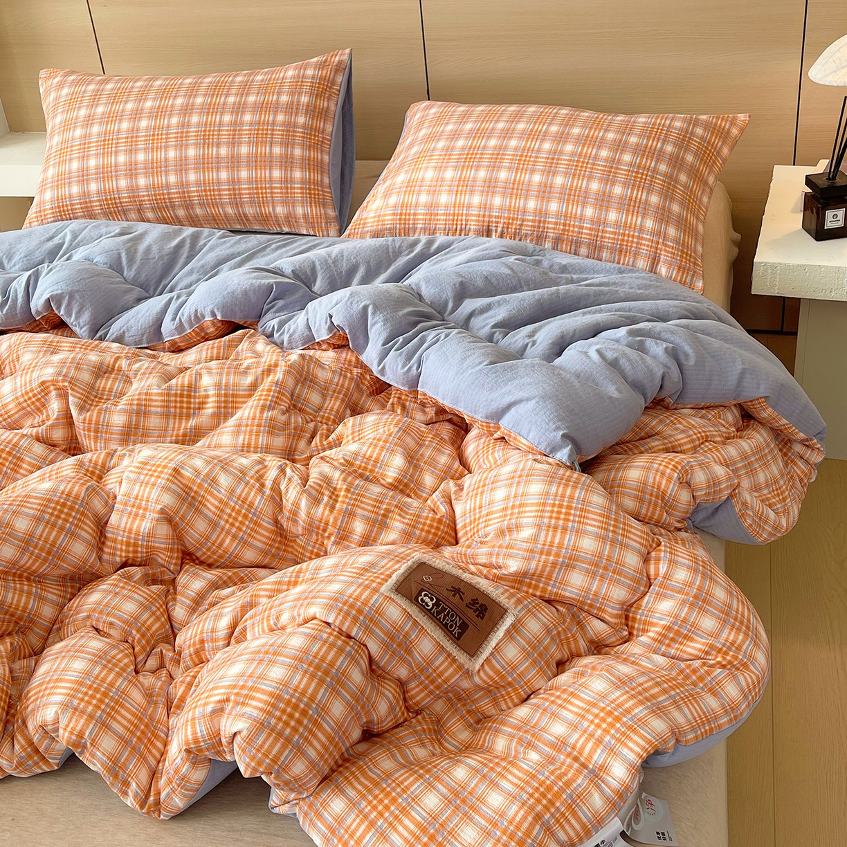 91家纺网 家纺一手货源 找家纺 梵克保罗 2025秋冬新款10A抗菌云格子春秋被冬被被芯跨境外贸 蓝橙格