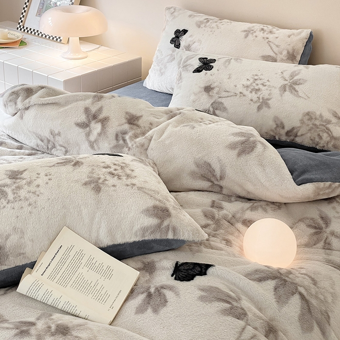 91家纺网 家纺一手货源 找家纺 安哆啦家纺 2025新款高克重兔毛绒印花牛奶绒四件套 有蝶