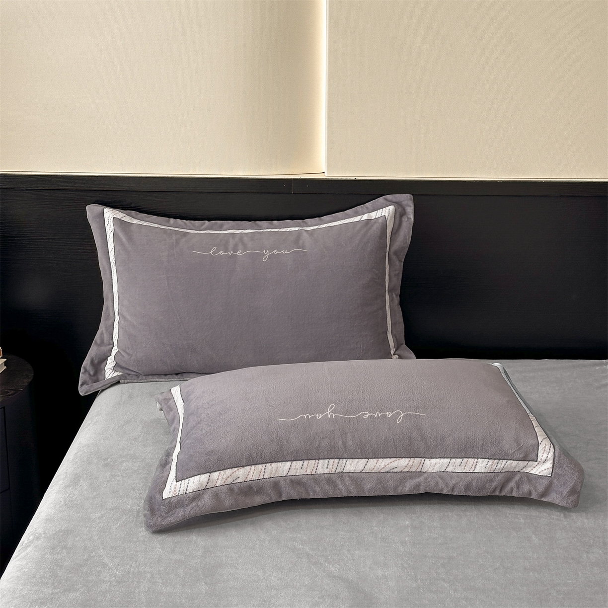 91家纺网 家纺一手货源 找家纺 星座家纺 2025新款轻奢牛奶绒四件套-极简系列 绅士灰