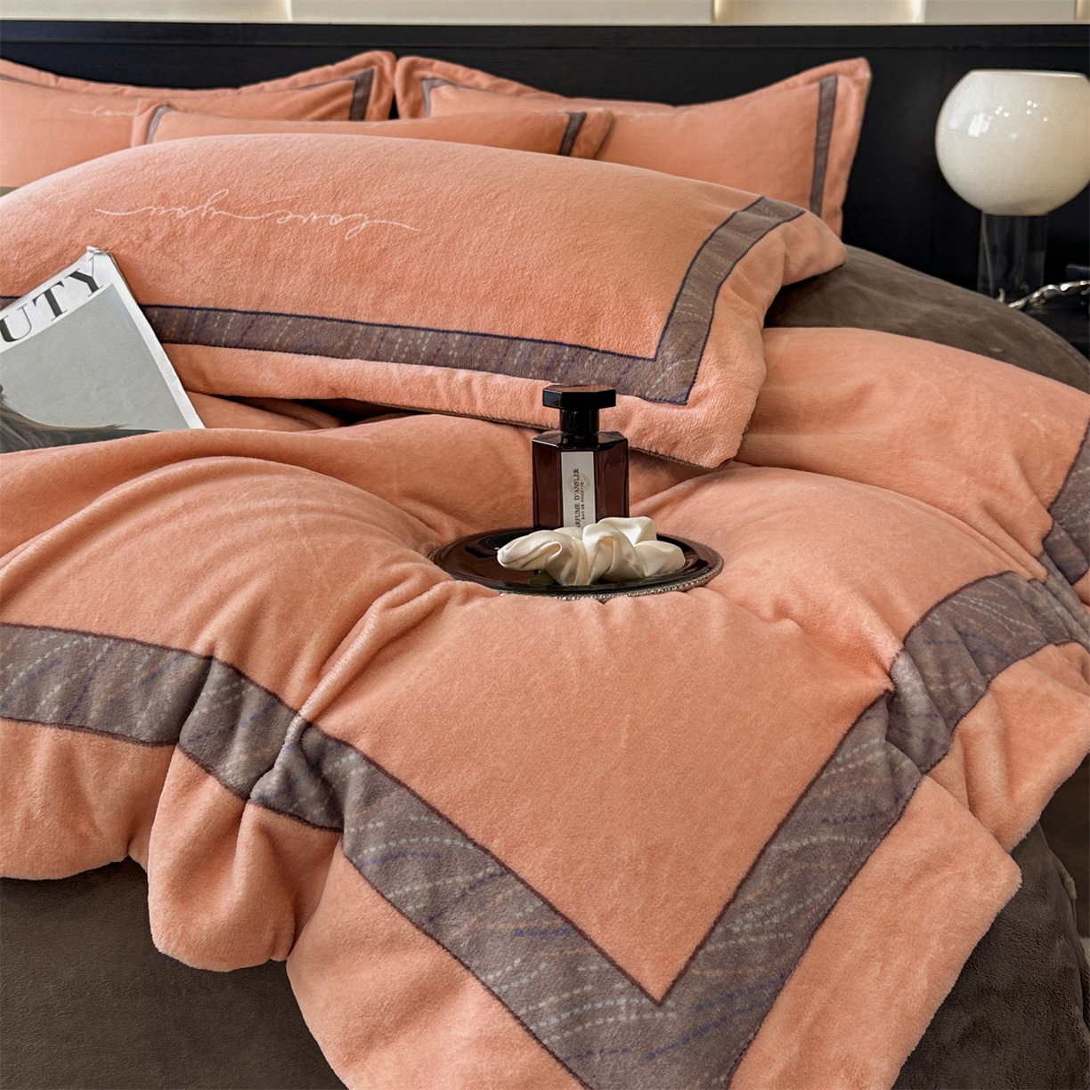 91家纺网 家纺一手货源 找家纺 星座家纺 2025新款轻奢牛奶绒四件套-极简系列 爱玛橙