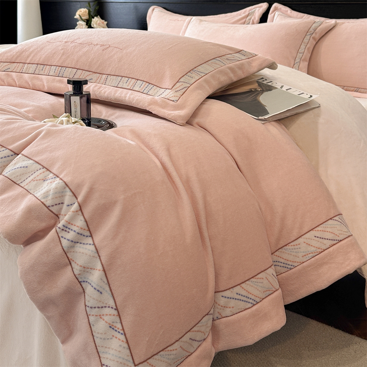 91家纺网 家纺一手货源 找家纺 星座家纺 2025新款轻奢牛奶绒四件套-极简系列 蜜桃粉